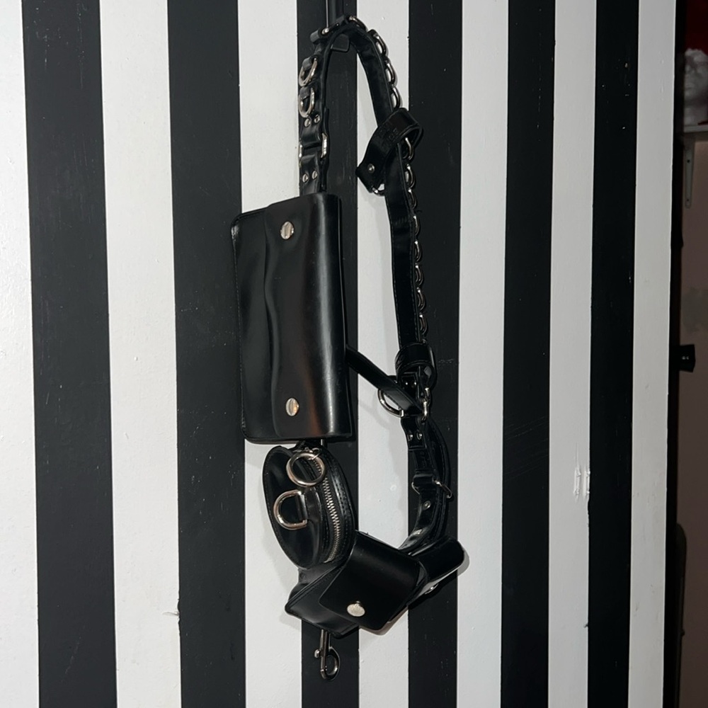 BOND HARDWARE D RING CROSSBODY